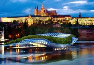 Illustration for article titled Biotech Water-Purification Boat To Make The Rivers Of Europe Drinkable